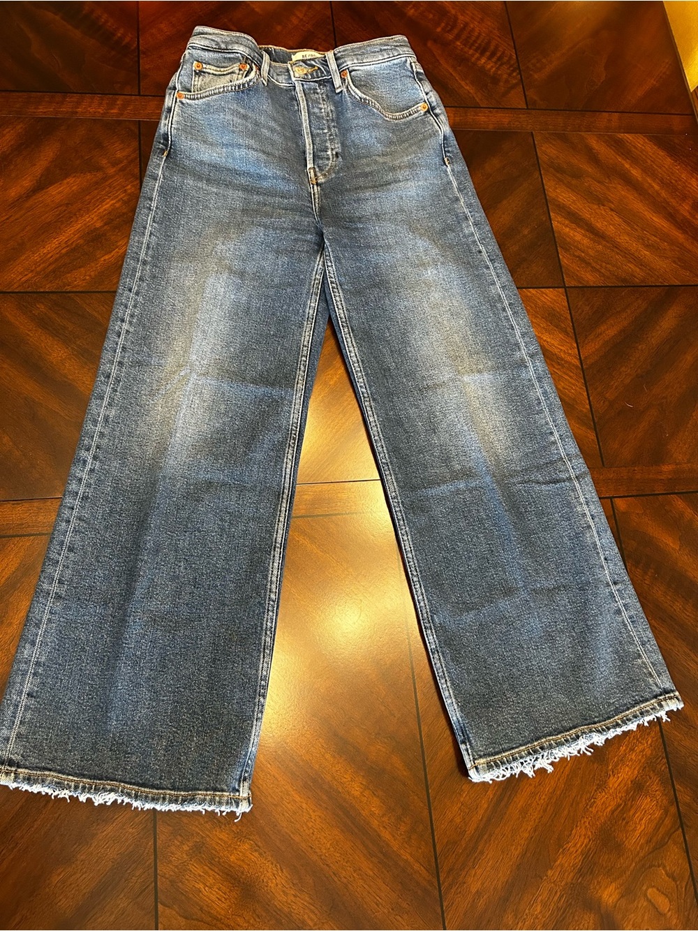 Re/Done Wide-Leg Jeans in Medium Blue Wash